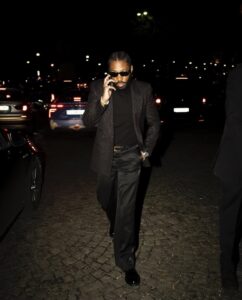 Brent Faiyaz on the phone 