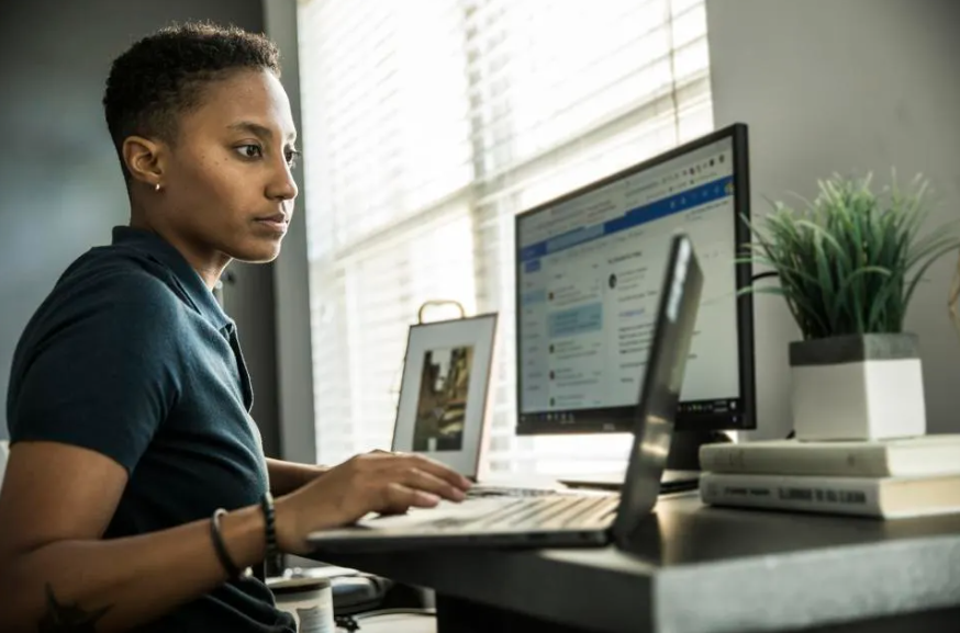 Resilience at Work: Despite rising unemployment, Black women continue to navigate a shifting job market with determination and adaptability. Photo: Getty